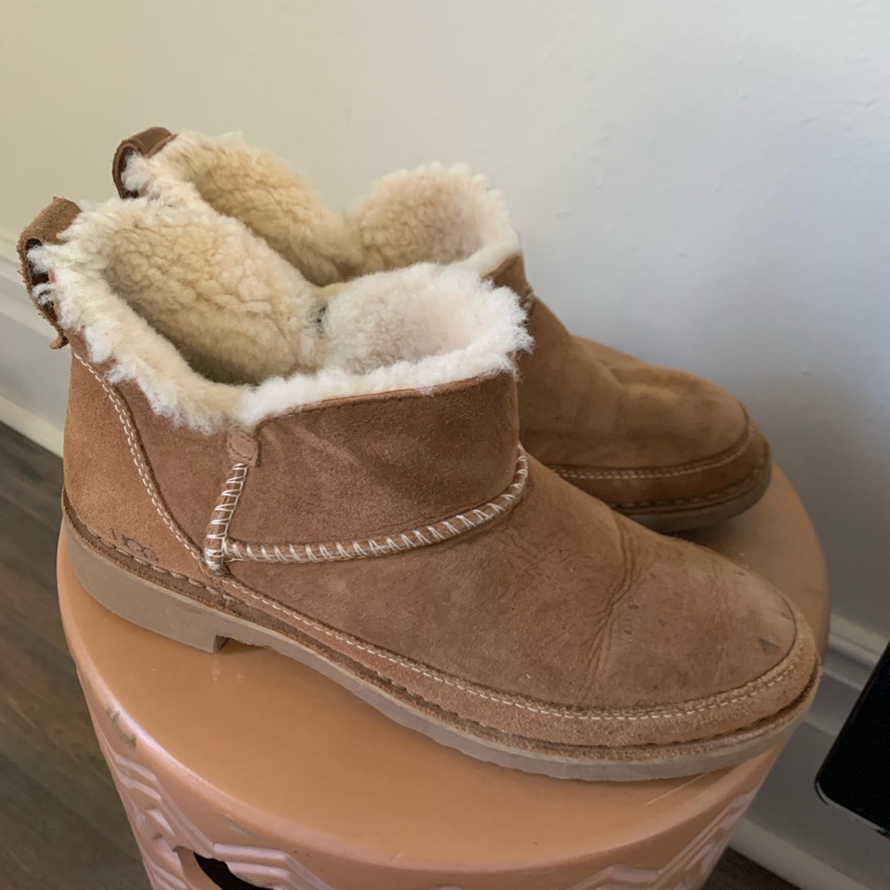 Short Ugg boots